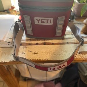 Yeti hopper flip 8 harvest red